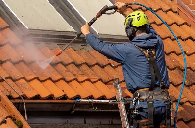 Démoussage et hydrofuge de toiture à Corcelles-Ferrières
